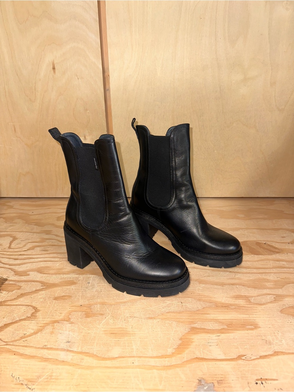 Nero Giardini Black Leather Chunky Chelsea Heeled Boots